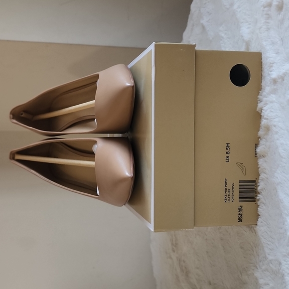 NWT - Michael Kors Keke Mid Pump size 8.5 - Picture 11 of 11